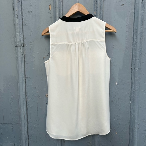 J Crew Sleeveless Blouse, Size 6 - Picture 2 of 7